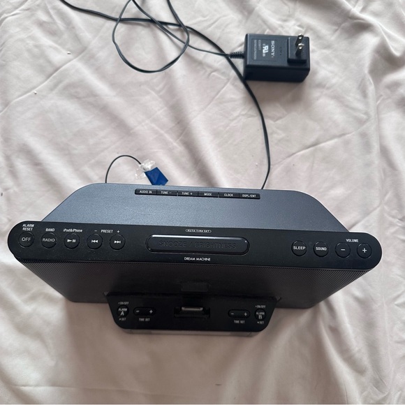 Sony black iPod dock with speakers - Picture 5 of 6